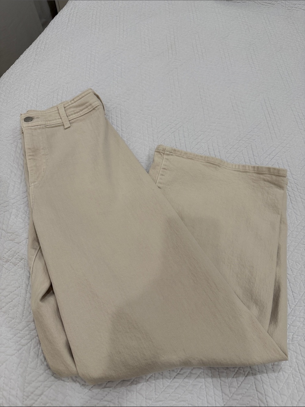 Universal Thread Women’s Wide Leg Ankle Jean in Beige